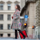 thumbnail of Relaxdays Einkaufstrolley klappbar, bis 35 kg, 50 l Kiste, mit Teleskopgriff, 2 Rollen, Transport Trolley, rot/schwarz