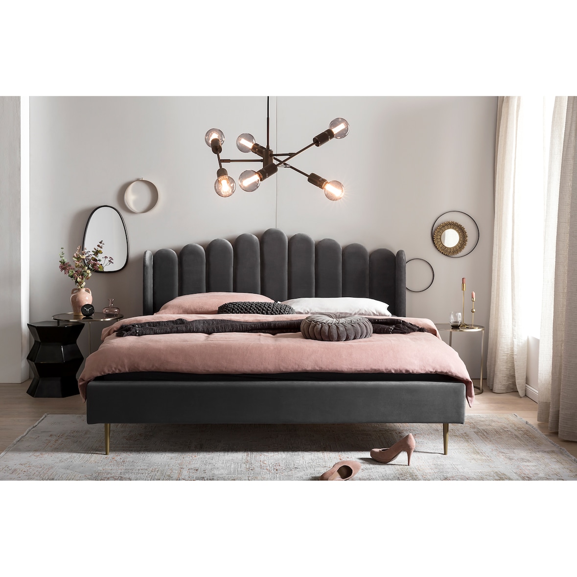 SalesFever Muschelbett aus Samt | 180 x 200 cm | Beine aus goldfarbenem Chrom