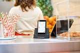 thumbnail of DISH Pay Now Pro - kontaktloser Kartenleser mit Ladestation, 7.55 x 1.47 x 14.05 cm, Metallic-Schwarz