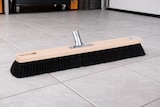 thumbnail of Hochwertiger Saalbesen 50cm Breit mit weichen Poly-Kunsthaar-Borsten und Metall-Stielhalter Besen ohne Stiel für Innen