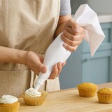 thumbnail of WellHome - Manga Pastelera de 650ml con 8 puntas extraíbles en color blanco