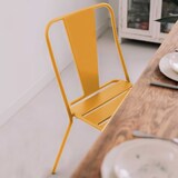 thumbnail of Silla de metal amarilla