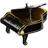 thumbnail of Christbaumschmuck Glas 10cm Klavier Figur Handbemalt & mit Glitzer Weihnachtsbaum Anhänger Weihnachten Weihnachtsbaumschmuck Musik Instrument Schwarz