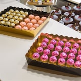 thumbnail of Garcia de Pou Vaschette Pasticceria Doppi2 Faccia  380 G/M2 22X14X3,5 Cm Oro Nero Cartone (250 Unità)