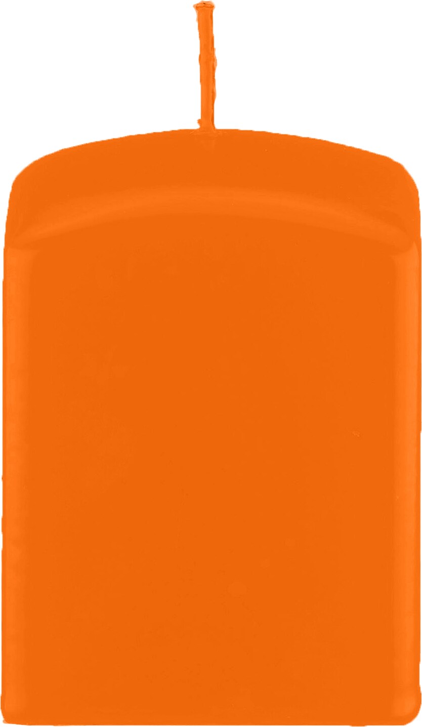 Eine orangefarbene Kerze.