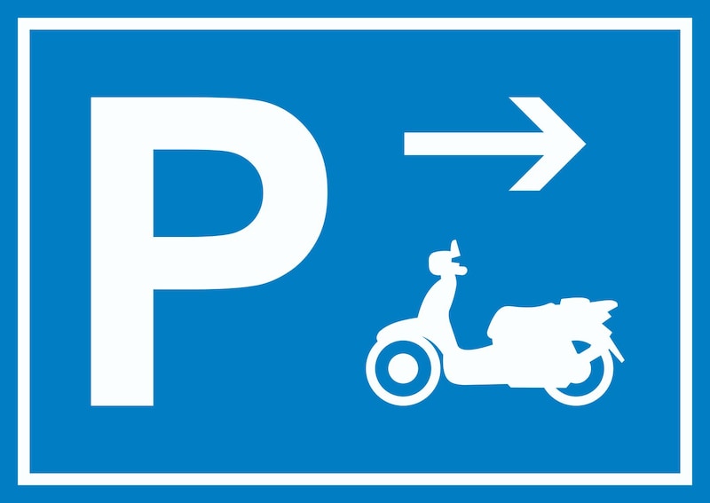 Parkplatz für Motorräder nach rechts.