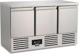 thumbnail of Edelstahl-Saladette mit 3 Türen. Temperatur +2°/+8°C. Elektronisches Thermostat. Automatische Abtauung. Maße 136,8x70x87 cm. SF903TOP
