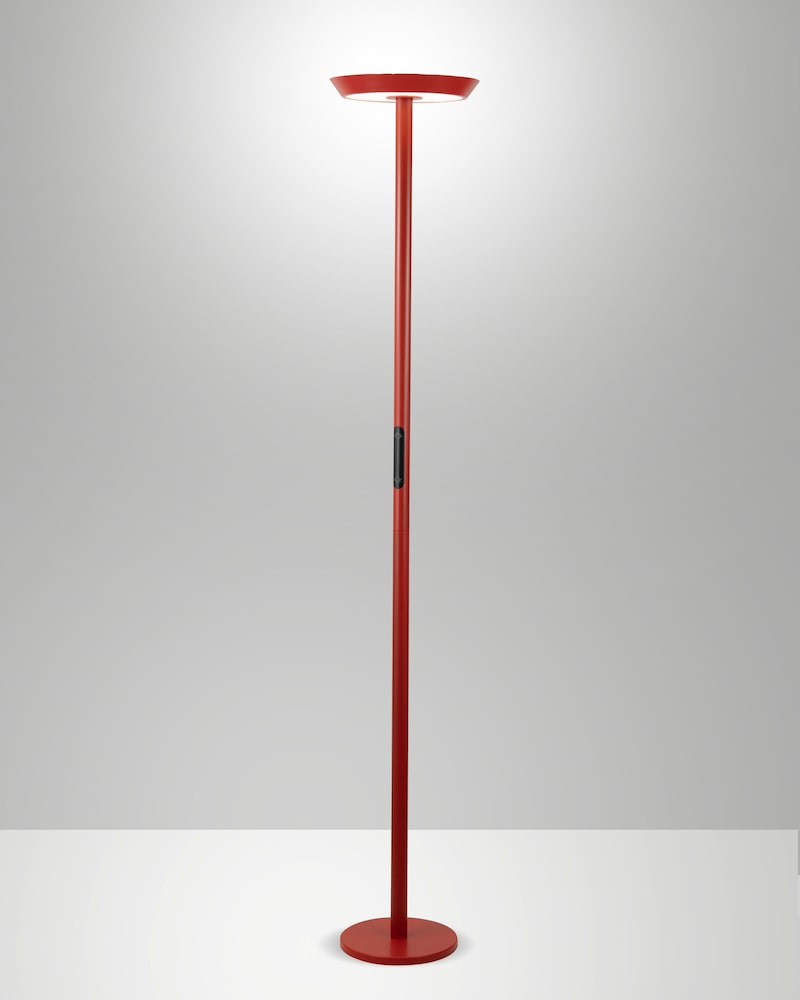 Ein roter Stehleuchte mit einem runden Sockel.