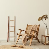 thumbnail of Relaxdays Dekoleiter, 116 cm hoch, Holzleiter Garten, 4 Sprossen, Kastanie, Handarbeit, Handtuch- & Kleiderleiter, natur