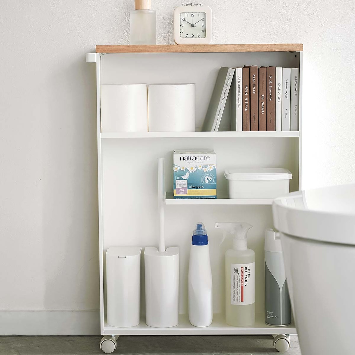 Yamazaki Home Badregal Badwagen Regal Metall Ablage weiß modern mit Rollen Tower 04306