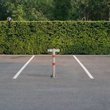 thumbnail of Relaxdays Absperrpfosten, klappbar, Stahl, Sperrpfosten Parkplatz, HxBxT: 65 x 15 x 13 cm, Signalstreifen, silber/rot