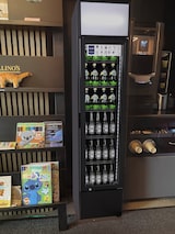 thumbnail of METRO PROFESSIONAL Enfriador de bebidas estrecho GSC2133B, metal/cristal, 39 x 47.5 x 188 cm, 133 L, refrigerac. estática, 200 W, con cerradura, negro