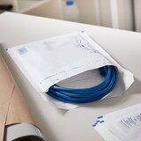 thumbnail of 300 x Luftpolsterversandtasche (320 x 455 mm) 10 / K weiß Luftpolstertaschen Umschläge Versandtaschen Selbstklebeverschluss BB-Verpackungen