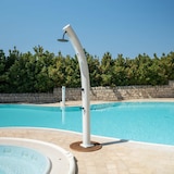 thumbnail of Sined Dafne Doccia Solare Curva In Alluminio Con Lavapiedi Da 35 Litri Bianco