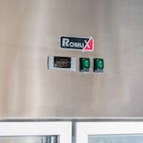 thumbnail of Romux® Kühlschrank mit 2 Türen Glastüren 134 cm mit Umluftkühlung | Gastro Kühlschrank aus Edelstahl mit 1065 L Kapazität - 6 Einlegeböden und 750 W