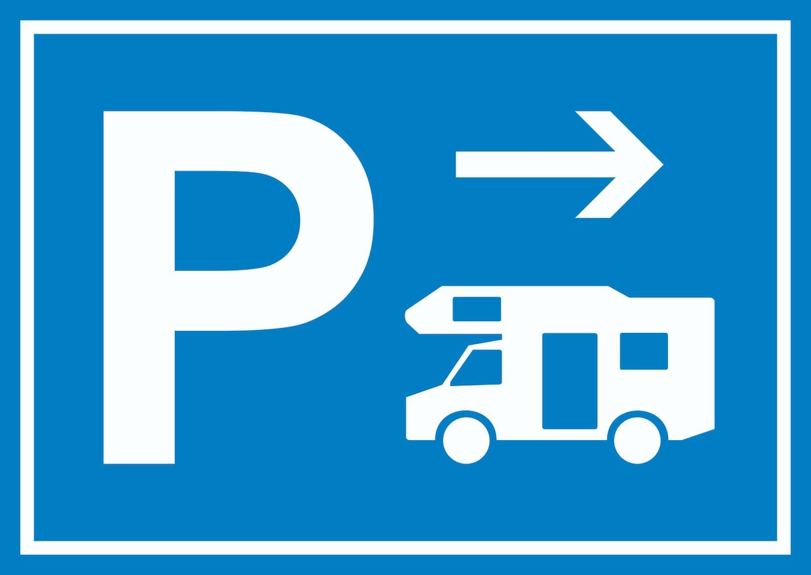 Wohnmobil Parkplatz Schild mit Richtungspfeil rechts waagerecht A4 Rückseite selbstklebend