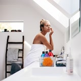 thumbnail of Relaxdays Kühlschrank Organizer, Lebensmittel Aufbewahrung, HBT 10,5 x 25 x 18 cm, Kühlschrankbox mit Griff, transparent