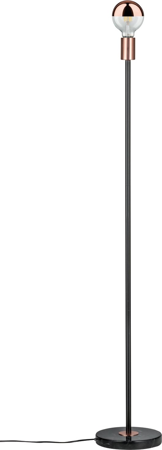 Eine Stehlampe mit kupferfarbenem Lampenschirm und Sockel.