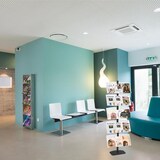 thumbnail of Présentoir vitrine Presse H 200 cm NOIR 5 étagères PLEXIGLASS