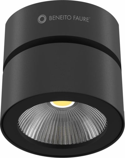 Eine schwarze Deckenleuchte mit geripptem Reflektor.