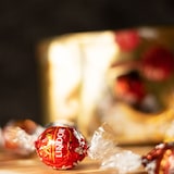 thumbnail of Geschenkset Nizza | Geschenkkorb gefüllt mit Sekt Brut Chardonnay, Lindt Pralinen & Holzkiste