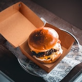 thumbnail of 200 Hamburgerboxen Burgerboxen PAP 115 x 115 x 78 mm braun