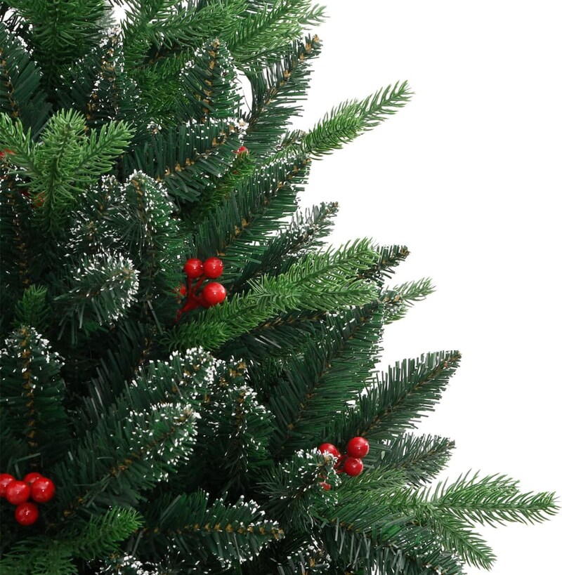 Ein künstlicher Weihnachtsbaum mit Beeren.