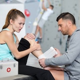 thumbnail of Relaxdays Erste Hilfe Koffer, Verbandskasten Alu mit Tragegurt, leer, Medizinbox für Notfälle, HBT: 19x32x20 cm, silber