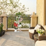 thumbnail of Relaxdays Blumentreppe Metall, 4-stufige Blumenetagere, draußen & drinnen, HBT 81 x 44 x 24,5 cm, Pflanzenregal, schwarz