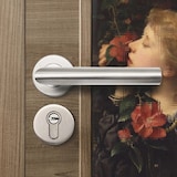 thumbnail of Intirilife Türklinken Set mit Schrauben - Beidseitige Edelstahl Türgriffe in Silber für eine Tür - 13 x 7 x 5.3 cm für jegliche Art von Innentüren