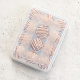 thumbnail of Nordic Ware – Aluminiumform für 12 Muffins mit Kunststoffdeckel