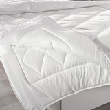 thumbnail of 4-Jahreszeiten Bettdecke Hospitality Comfort 155x220 cm - 1x leichte Sommerdecke + 1x Übergangsdecke = 1x warme Winterdecke