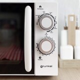 thumbnail of Microondas Grunkel, Con Grill Blanco De 20L