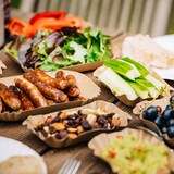 thumbnail of BIOZOYG 2000 Stück Einwegschalen 14 x 9 x 3 cm, braun, Pappschalen, Kartonschiffchen für Fingerfood, Pommes, Snacks und Currywurst, nachhaltig