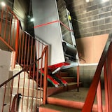 thumbnail of Carretilla sube escaleras eléctrica Domino para transporte de bombas de calor estufas y cajas fuertes batería de litio 400 kg