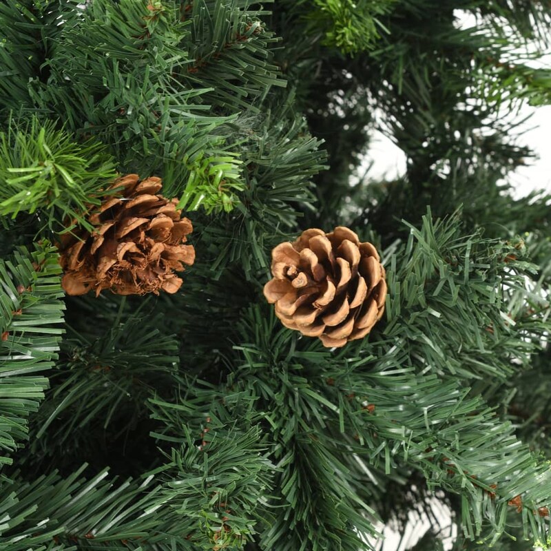 Zwei Tannenzapfen auf einem Weihnachtsbaum.
