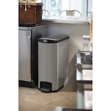 thumbnail of Rubbermaid Slim Jim Step On Container End Step Pedal-Abfalleimer | 50 Liter, HxBxT 72,1x34,3x52,7cm | Polyethylen | Silber/Schwarz von PROREGAL
