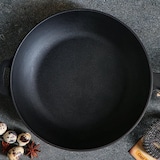 thumbnail of Bratpfanne aus Gusseisen – ø 24 x 6 cm – Gusseisenpfanne für alle Wärmequellen – Holzgriff – PFAS-frei – Schwarz