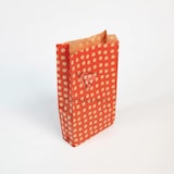 thumbnail of Sachet de 50 pochettes kraft 50 g/m², 16x30+5cm, motif Pois sur fond rouge
