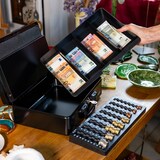 thumbnail of HMF 22037-02 Geldkassette mit Münzzählbrett und 2 Tragegriffen, 36 x 25 x 11 cm, Schwarz