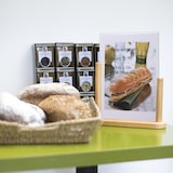 thumbnail of Securit® Transparante A5 Posterhouder - Acryl - Teak gelakte houten voet - Dubbelzijdig