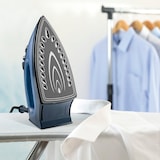 thumbnail of CLEANmaxx Dampfbügeleisen mit Temperatureinstellung 2200W blau/dunkelblau m. Keramiksohle + CH-Stecker