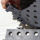 thumbnail of Pak 100 antislip MAXI afwateringstegels grijs (ca. 11m²) Extra versterkt: garages, auto's, motoren, hotels, industrie, enz