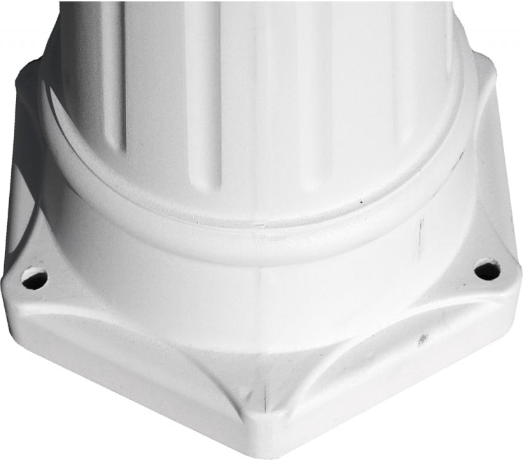 Una base de columna blanca con orificios para tornillos.
