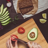 thumbnail of Relaxdays Tranchierbrett Bambus, Anschlagkante, Saftrille, Schneidebrett Küche, antibakteriell, Backbrett 45x35cm, natur