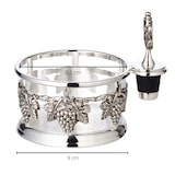 thumbnail of Flaschenuntersetzer Trauben, mit Flaschenverschluss, edel versilbert, Durchmesser 9 cm, Höhe 10 cm