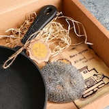 thumbnail of Koekenpan gietijzer - ø 24 x 4 cm - Gietijzeren pan voor alle warmtebronnen - Metalen handvat - PFAS vrij - Zwart