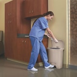 thumbnail of Rubbermaid Slim Jim Step On container Front Step kunststof 30 ltr - beige