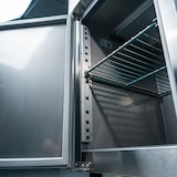 thumbnail of Romux® Kühltisch mit Bäcker 2 Türen 151x80 cm mit Luftkühlung | Theken Kühlschrank mit Kapazität 282 L und Leistung 220 W