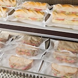 thumbnail of Deli Pack  30 G/M2 + 13 Pp 21X16/14 Cm Blanco Kraft (500 unidades)